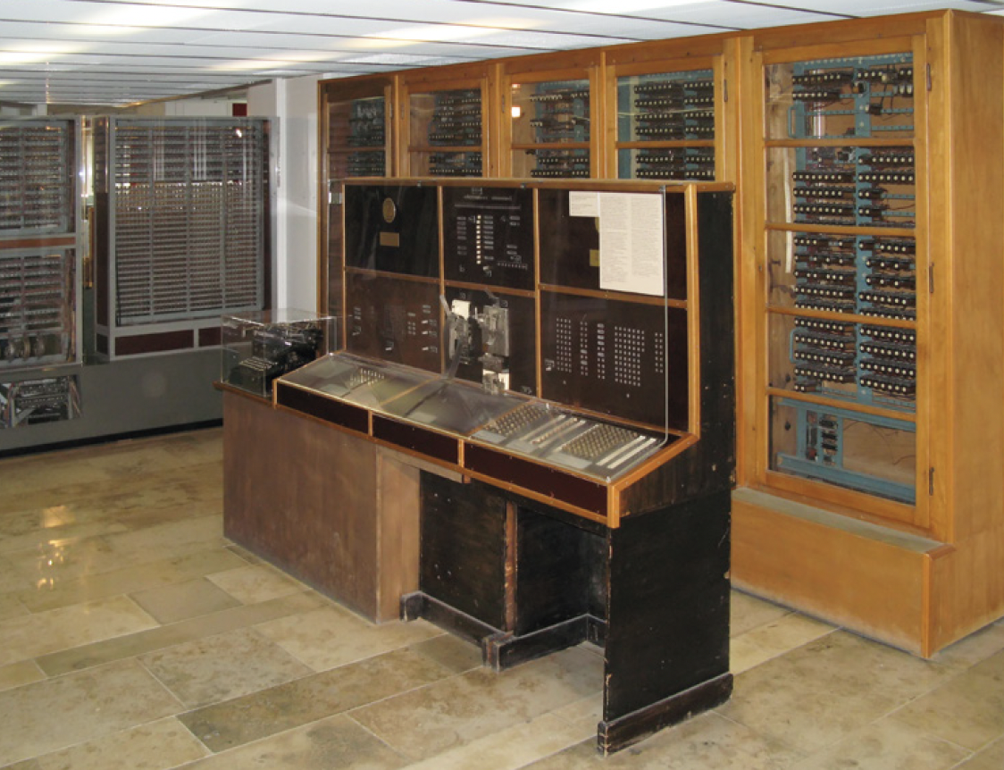 « La Z4 de Konrad Zuse
                        terminée en 1944 :
                        sans doute la première
                        machine « Turing-complete »
                        de l’histoire. »